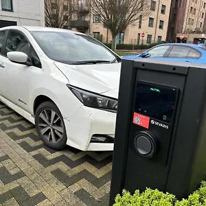 Vick's House With Parking And Ev Chrgr Uxbridge