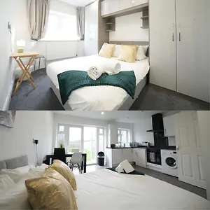 The Hatton Harlington (Greater London)
